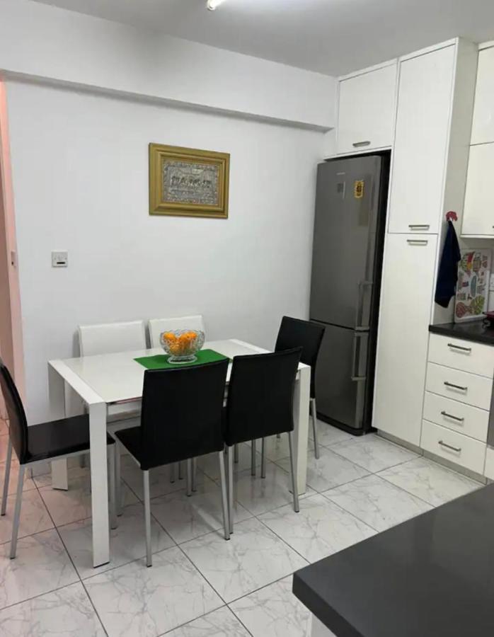 Marias Spacious Aparment Paphos Buitenkant foto