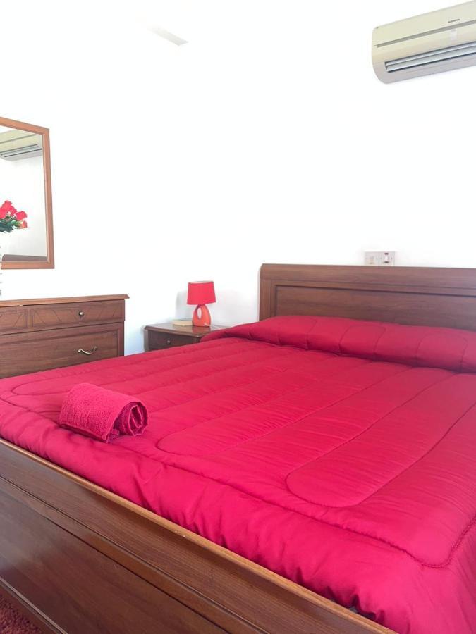 Marias Spacious Aparment Paphos Buitenkant foto